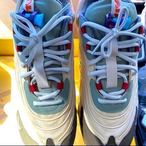 VNDS pair of Nike X Travis Scott cactus trails. Worn twice. 100% authentic.